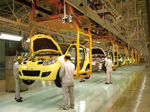 長(zhǎng)城汽車(chē)車(chē)間員工技師